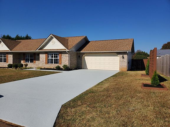 3rd image of 370 Headrick View Dr