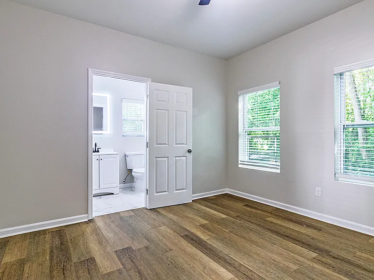 2065 Freeman St — Photo 16