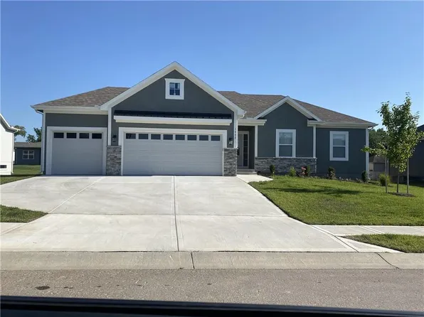 1810 Winchester Dr, Pleasant Hill, MO 64080