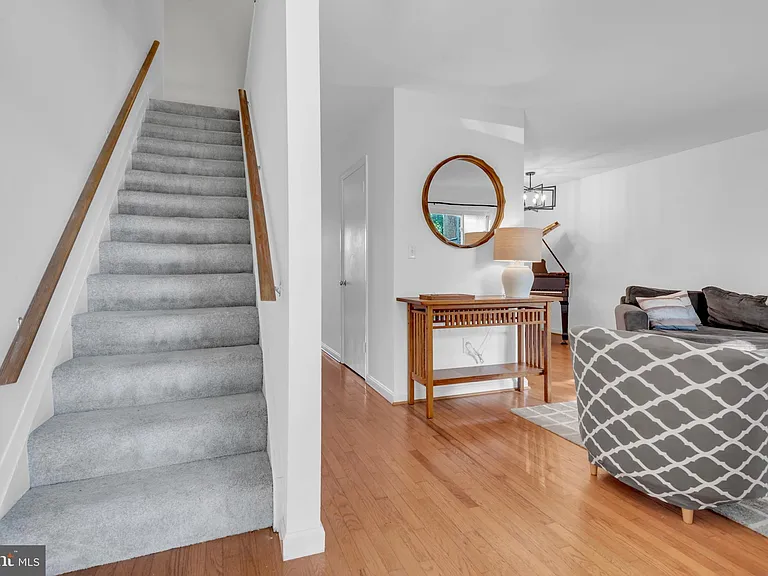 1052 Cedar Ridge Ct — Photo 17