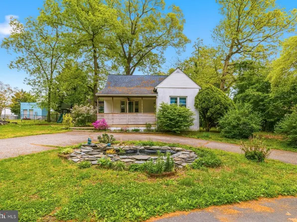 995 9th St, Pasadena, MD 21122