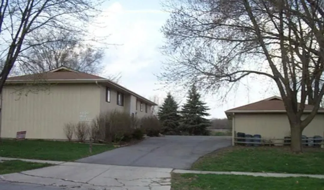 2 bed, $800 — Photo 1