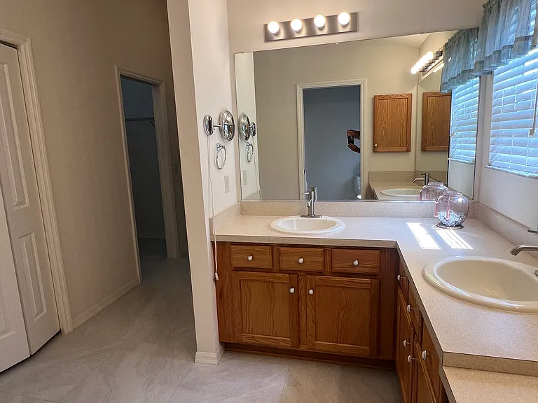 2467 Ambler Cir — Photo 8