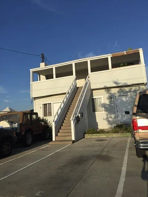 2414 Del Mar Ave — Photo 2
