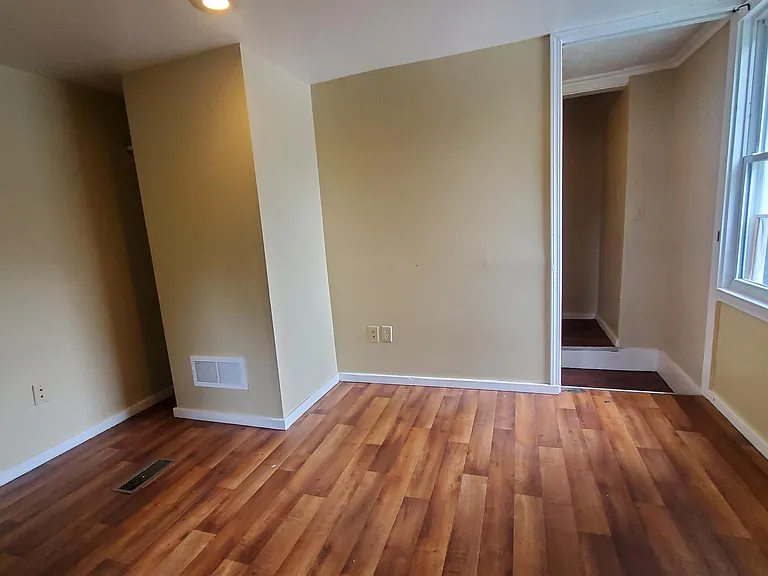 520 Burroughs Ave — Photo 23