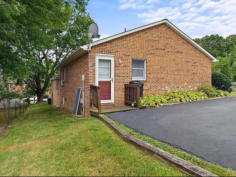 111 Miller St #A — Photo 12