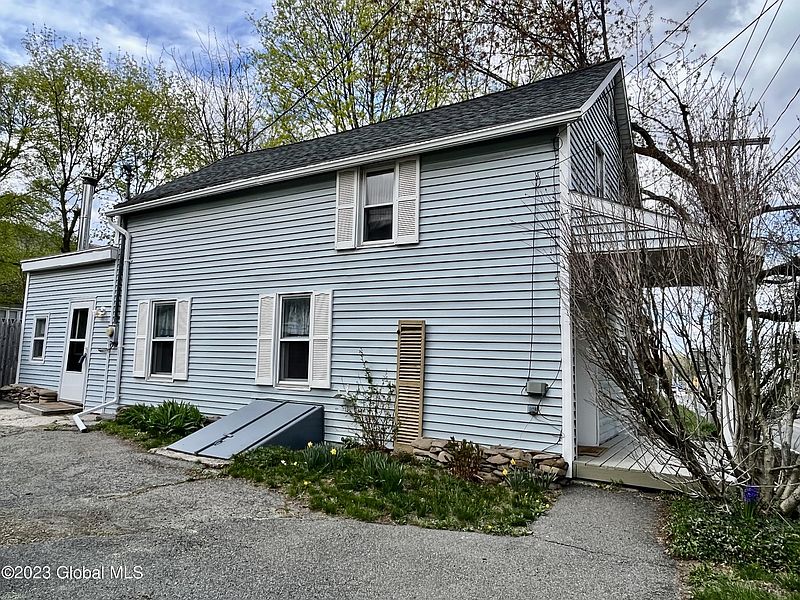 3rd image of 724 New Salem Road