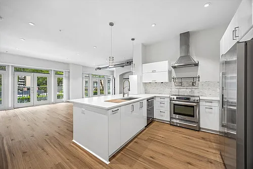 1901 Post Oak Blvd Photo 1