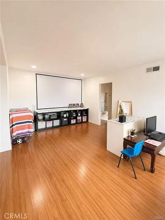 3 bed, 1162 sqft, $3,500 — Photo 3