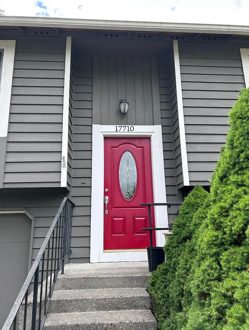 Beautifully Updated Fairwood Cul-de-Sac Home Fresh Paint Throughout! — Photo 1