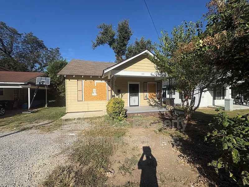 2 bed, 1.0 bath, $1,200 — Photo 4