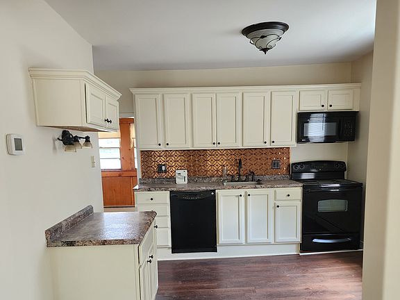 3rd image of 141 N Main St