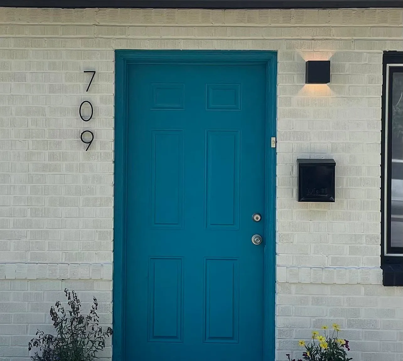 709 Ursula St — Photo 2