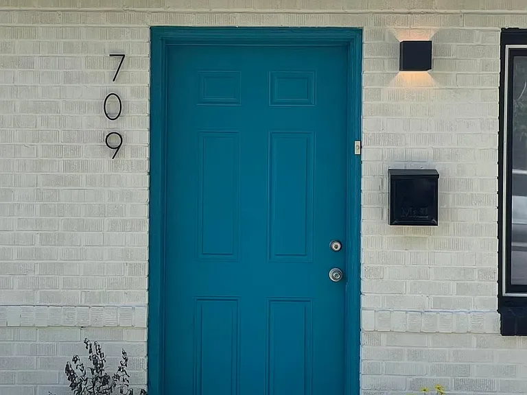 709 Ursula St — Photo 2