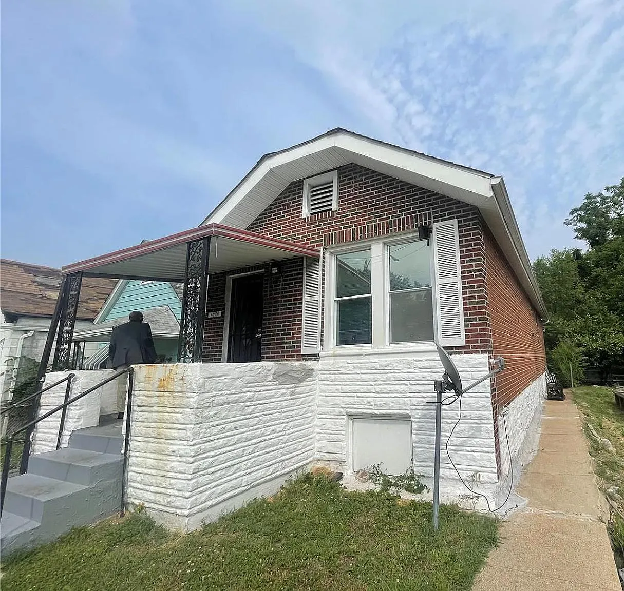 4224 Clay Ave — Photo 1