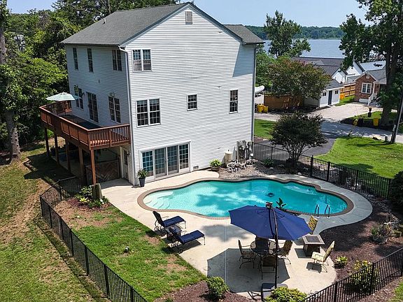 2nd image of 233 Circle Rd