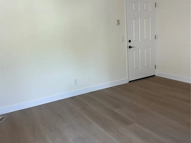219 N Irena Ave — Photo 2