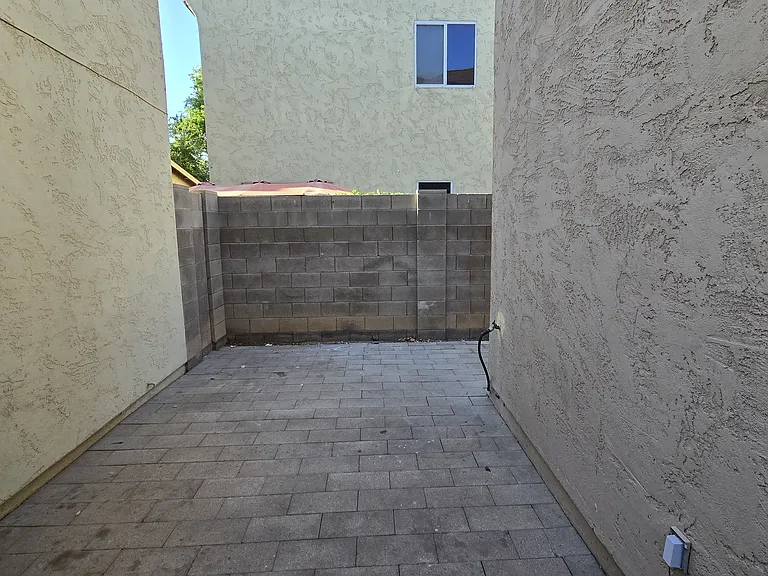 6622 W Polk St — Photo 24