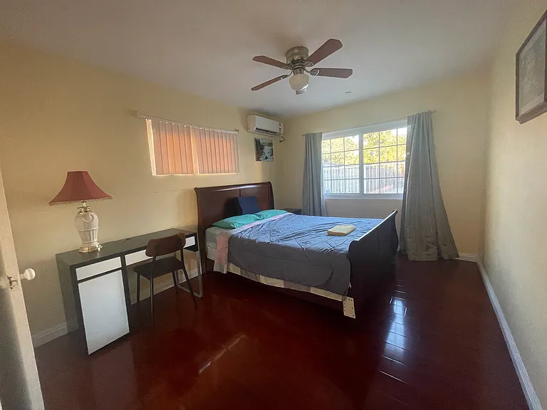 2548 Mayflower Ave #B — Photo 46
