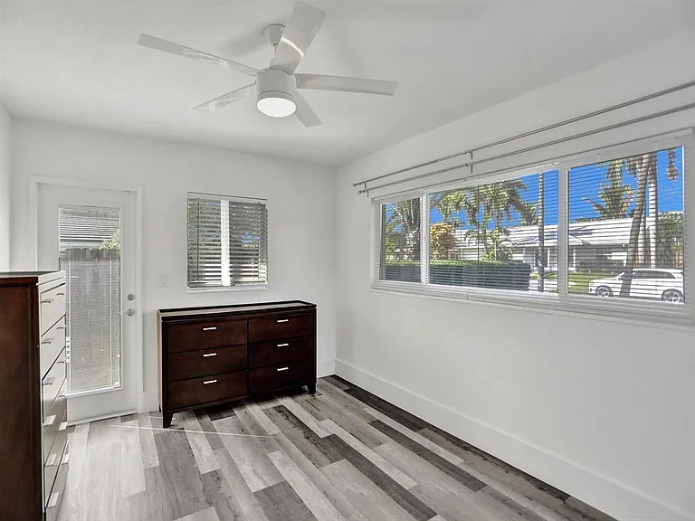 708 NE 24th Ave — Photo 13