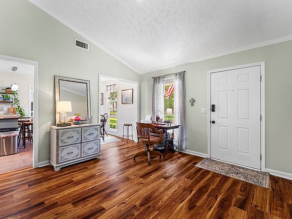 5th image of 925 Eden St