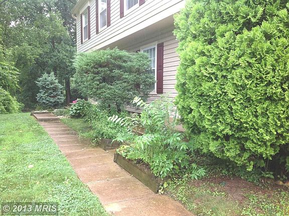 3rd image of 37 Woodenbridge Ct #A