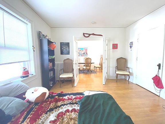 3rd image of 2637 N Maryland Ave #33