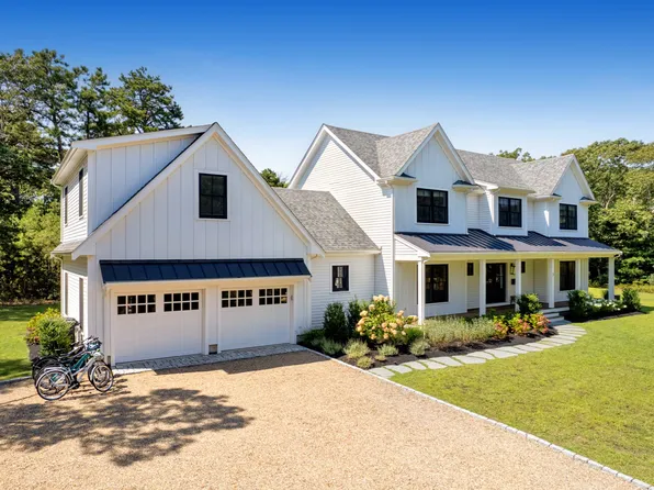 5 Puritan Dr, Oak Bluffs, MA 02557