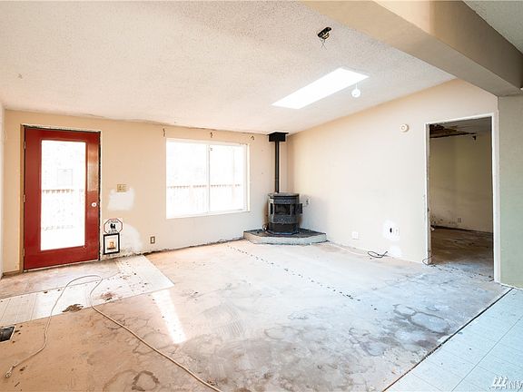 4th image of 10806 322nd Ave NE