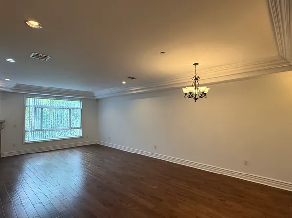 10640 Woodbridge St #Penthouse 2, Studio City, CA 91602