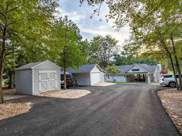 125 Rainbow Cv, Holly Lake Ranch, TX 75765