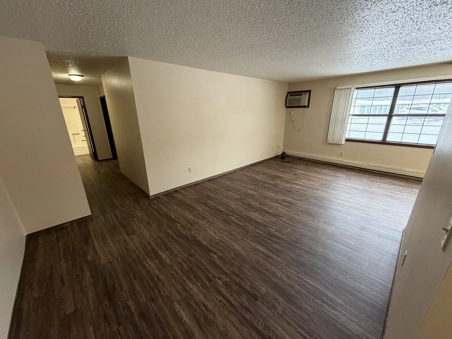 Crestview Manor Apartments — Photo 3