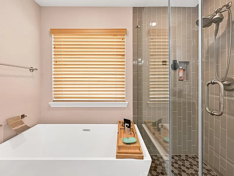1035 E Hampton Dr — Photo 11