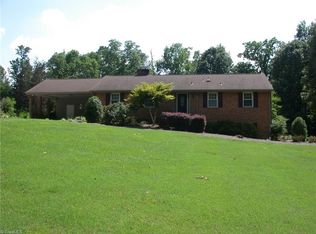 2628 W Woodlyn Way, Greensboro, NC 27407