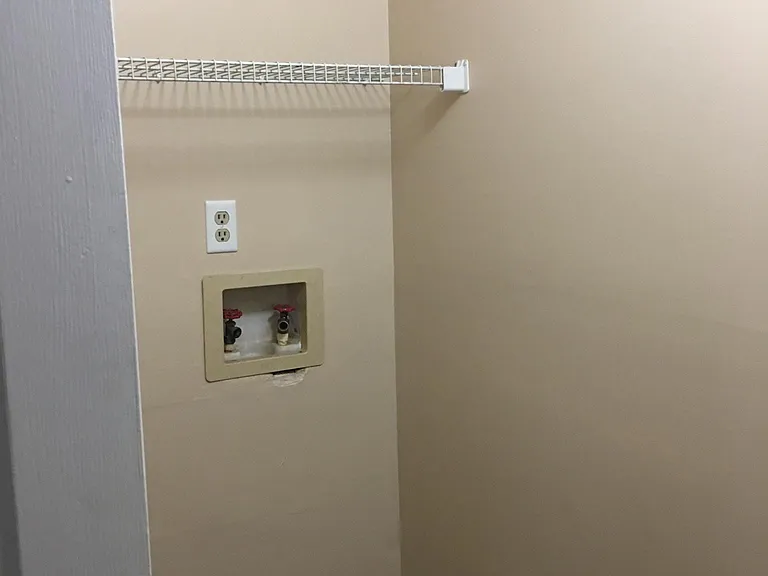 laundry area with washer/dryer hookups
