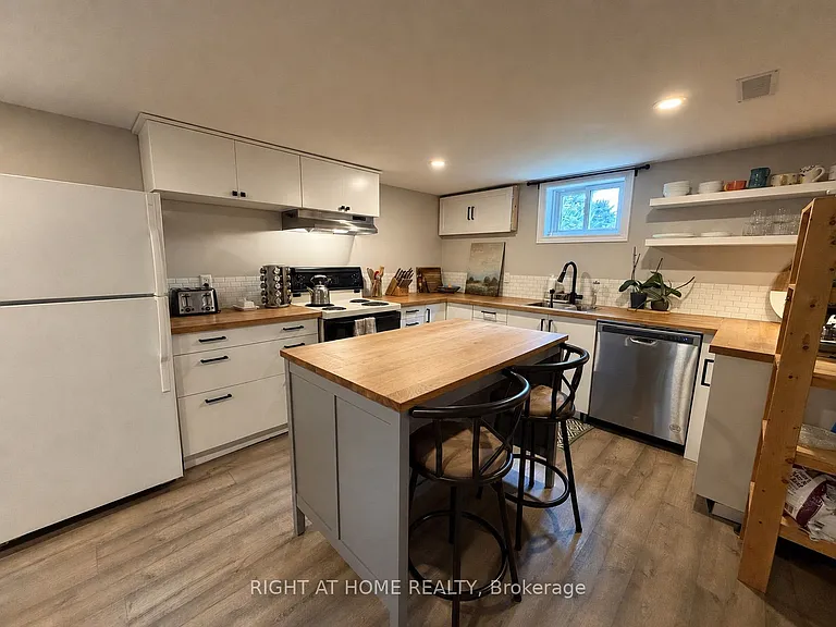 48 Langstone Cres #BASEMENT — Photo 3
