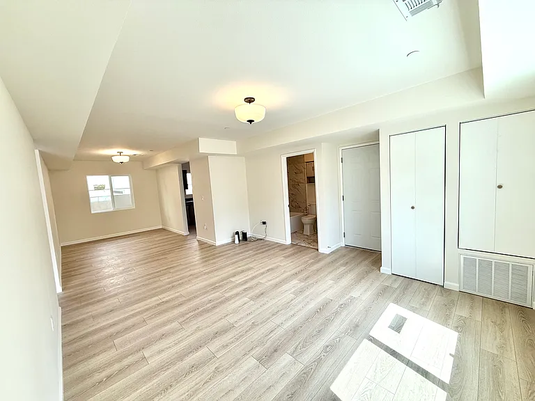 14606 Gilmore St #3 — Photo 6