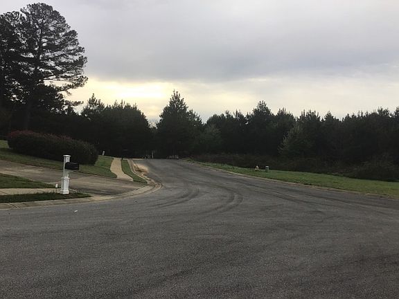 4th image of 165 Farmingdale Dr