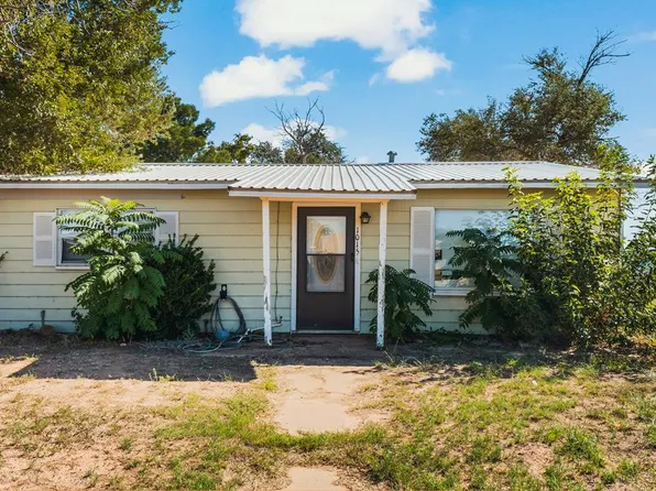 1015 10th St, Seagraves, TX 79359