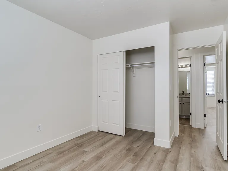 2271 W 1450 N — Photo 25