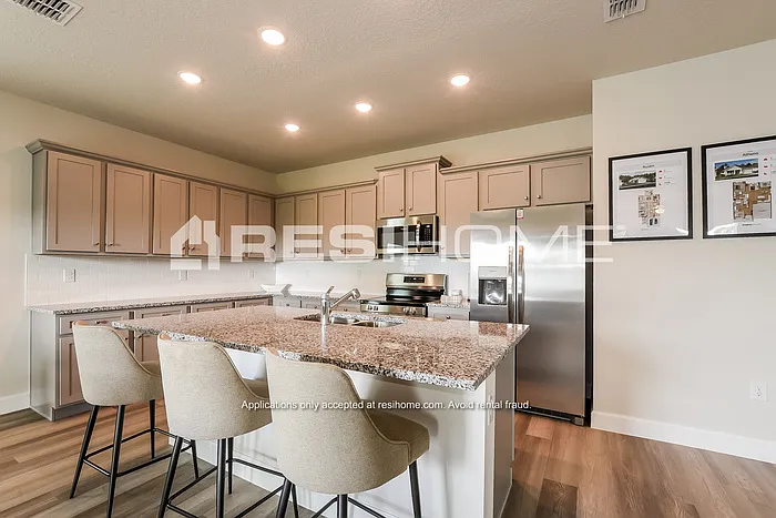 3 bed, 2.0 bath, 1638 sqft, $2,265 — Photo 3