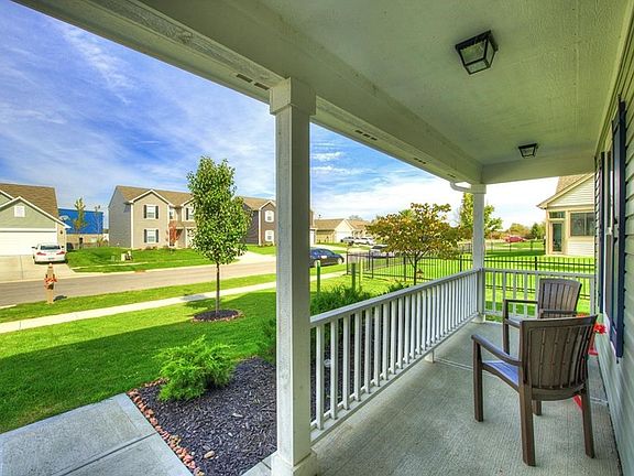 Covered front porch!