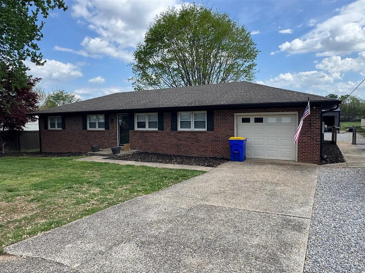 179 Cambridge Cir photo 1