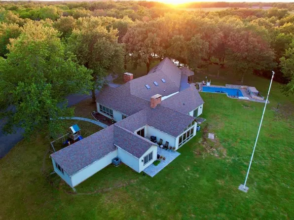 5243 170th Rd, Chanute, KS 66720