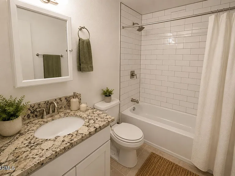 6624 S Palm Dr — Photo 4