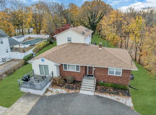 320 Roosevelt Ave, Oakhurst, NJ 07755