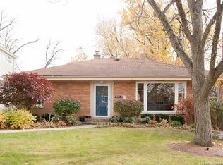 893 S Poplar Ave, Elmhurst, IL 60126