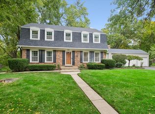 821 Timber Trail Dr, Naperville, IL 60565