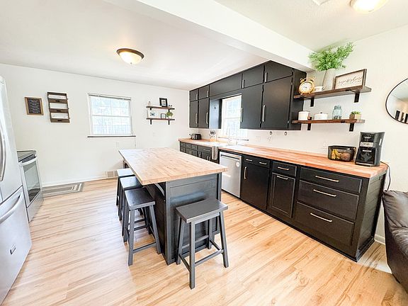 5th image of 810 E Division St