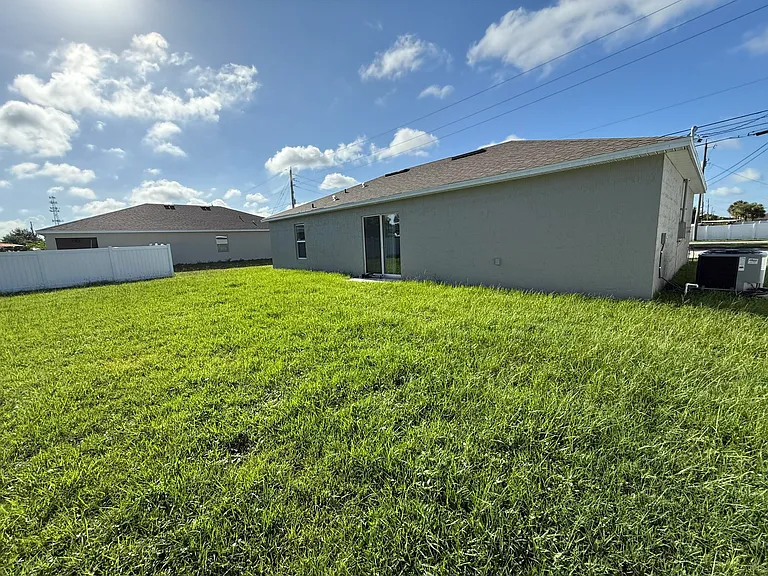 149 SW Becker Rd — Photo 16